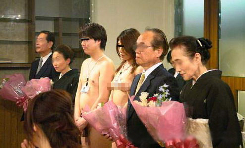 裸体婚礼啥也不穿 日本悄然兴起的婚礼时尚‏