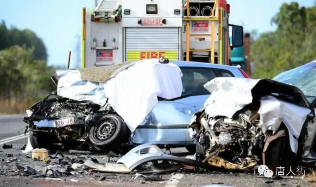 澳洲路宽人少好开车？非也！中国女游客开车太猛撞死2男‏