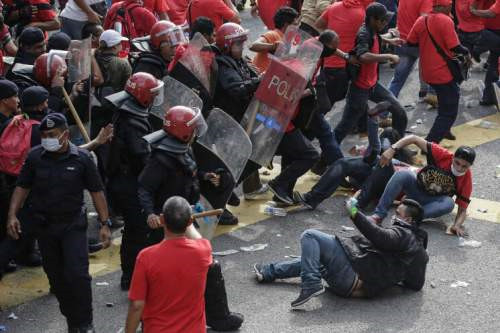 紧急 ! 马来西亚现反华潮 数万示威者欲冲击中国城