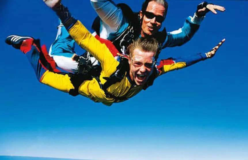 生死心跳体验：澳大利亚的高空跳伞和丛林探险！！