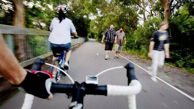 在墨尔本骑自行车不给行人让路罚$465！这些规定你知道吗？