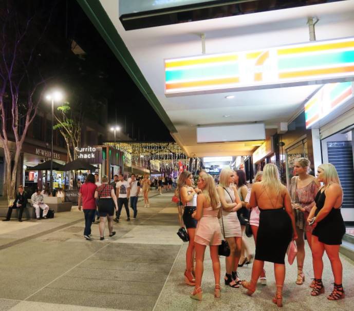 女子在澳洲街头补妆，口红掉落，就被罚了$243！澳洲这些奇怪罚款小心中招