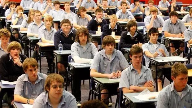 澳洲高考生稱：数学高考题太难了！你會嗎？（附澳洲数学高考考题）
